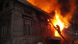 В ЯНАО сотрудник Росгвардии спас из пожара пожилую женщину