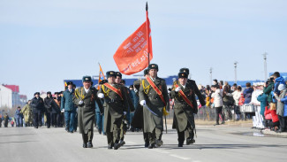 В Салехарде прошло праздничное шествие в честь 76-ой годовщины Победы