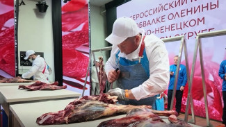 В Тазовском районе определили лучших в России мастеров по обвалке оленины
