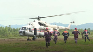 Поисково-спасательный отряд Магадана провел беспарашутное десантирование в труднодоступных районах