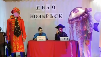 «Даже Карабас-Барабас так не поступал!». Ямальские дети посвятили чиновникам антикоррупционный спектакль