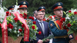 Владимир Якушев принял участие в торжественно-траурной церемонии на Широкореченском мемориале