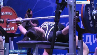 Хрупкая девушка поднимает 116 кг. Кубок России по пауэрлифтингу удивляет своими участниками
