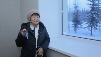 Новогодний подарок: бюджетники Харпа получили ключи от квартир