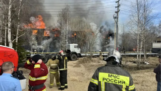 Пожар в расселенном доме в Тарко-Сале: эвакуированы 50 ямальцев