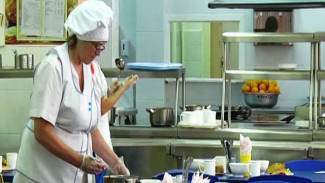 Здоровое питание не на словах, а на деле: общественники устроили рейд по пришкольным лагерям Муравленко 