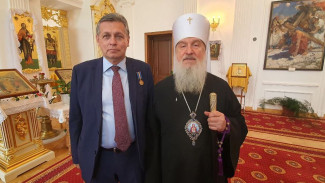 Русская православная церковь наградила Рифата Сабитова медалью «400-летие Тобольской епархии»