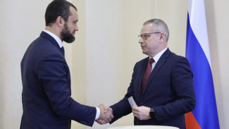 В окружном парламенте новый депутат: Алексей Щелконогов вступил в должность