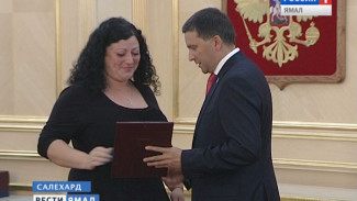 Губернатор округа наградил участников ликвидации сибирской язвы. Среди награждённых сотрудники ГТРК «ЯМАЛ»