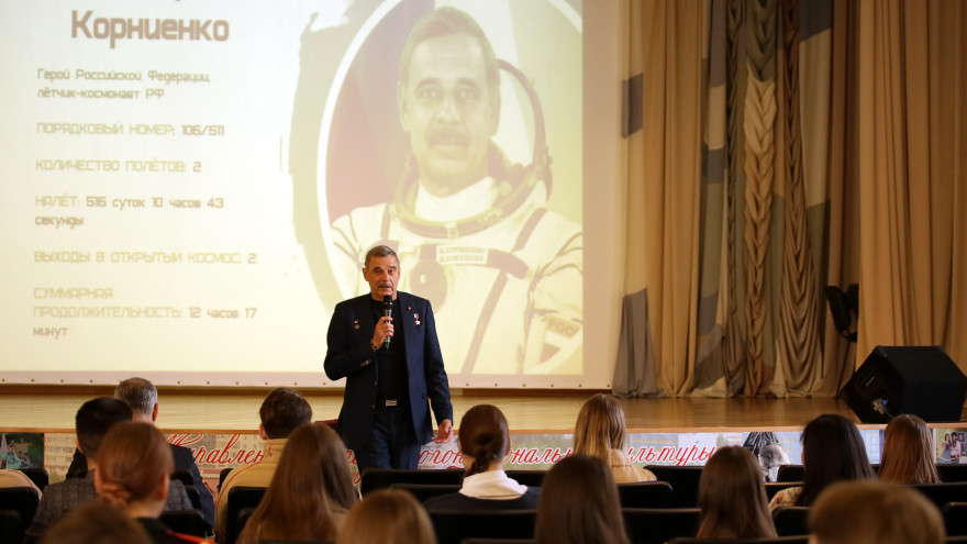 «Думал, да кто я такой, чтобы летать к звездам»: Муравленко посетил легендарный космонавт