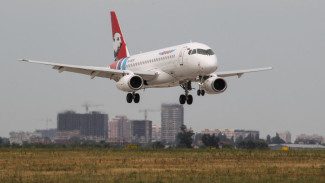 Самолёт авиакомпании «Ямал» совершил экстренную посадку в Тюмени (ВИДЕО)
