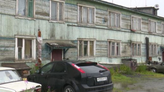 «Туалет на улице, зато в центре Салехарда»: общежитие в столице Ямала рассыпается на глазах