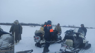 Ямальские спасатели выручили из беды 4 северян с ребенком