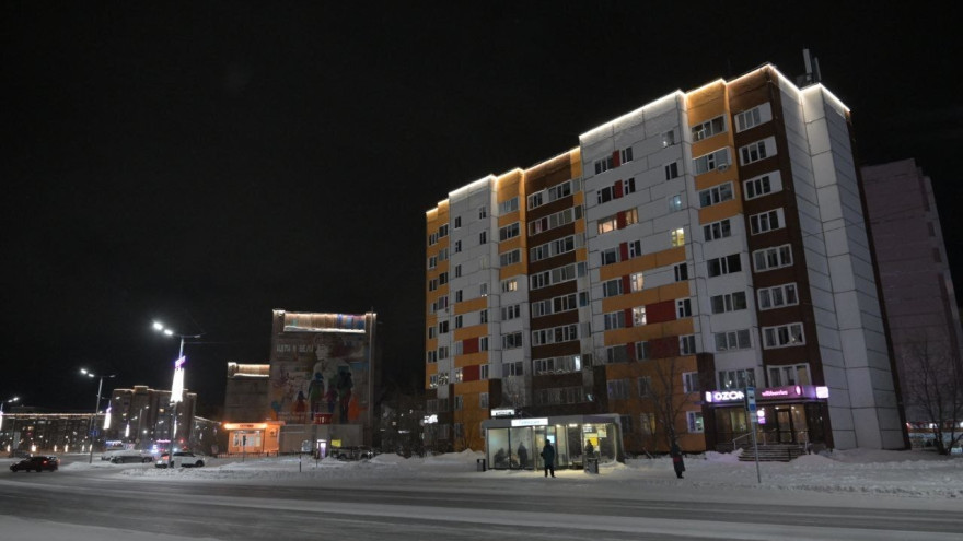 Десятки зданий в Новом Уренгое украсили архитектурной подсветкой