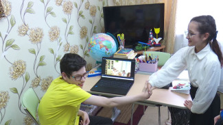 Твори добро: в Салехарде пятиклассники купили ребенку-инвалиду компьютер