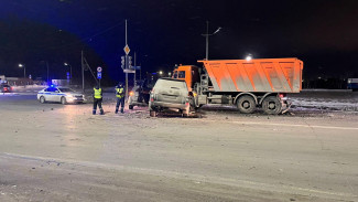 После массового ДТП в Новом Уренгое госпитализировали двух человек 