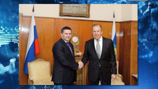 Сергей Лавров вручил губернатору Ямала высокую награду