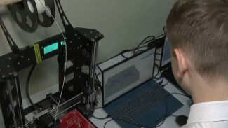 Тысячи запчастей для дронов делают новоуренгойские школьники на 3D принтерах