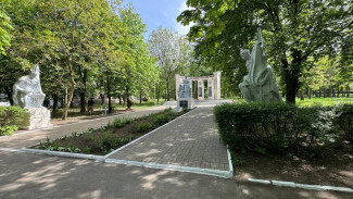 Ямал помогает облагораживать памятники ко Дню Победы в Волновахском районе
