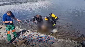 На Ямале со дна водоема подняли тело утонувшего мужчины 