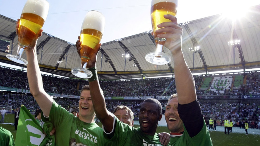 На футбольные стадионы вернут пиво