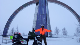 Двойной рекорд: путешественник Александр Пересвет первым на скутере проехал по трассе Надым-Салехард
