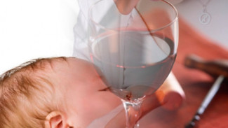 Жительница Ямала отравила свою двухмесячную дочь этиловым спиртом, накормив её грудью