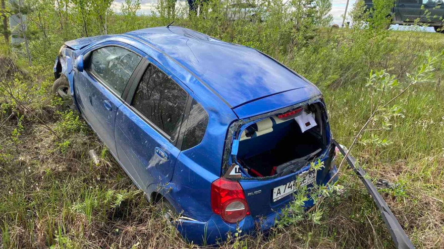 Женщина на иномарке вылетела в кювет на дороге Сургут-Салехард 