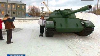 Жители Губкинского обзавелись... танком. Будет еще летучее пополнение