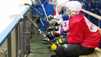 В чемпионате России по хоккею среди юниоров начинает выступать сборная Ямала