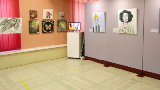«Перерождение»: в Надыме открылась художественная выставка Валентины Колесовой