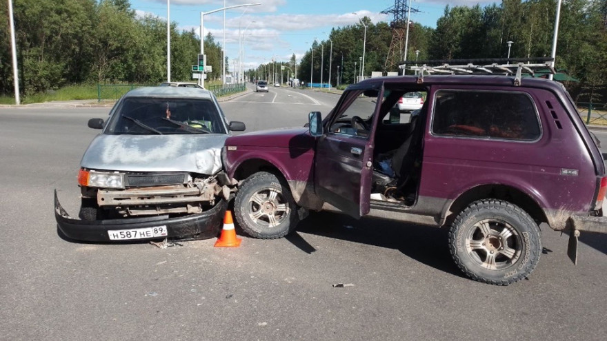 В Ноябрьске при столкновении двух отечественных авто пострадал человек