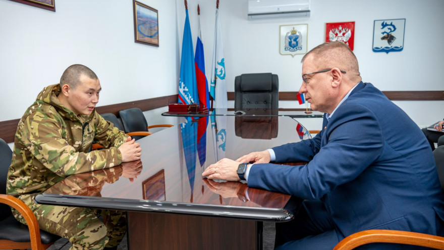 Глава Ямальского района встретился с участником СВО, прибывшим в отпуск