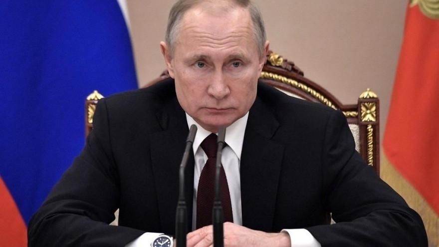 Путин: необходимы надбавки к зарплатам за работу с пациентами с коронавирусом