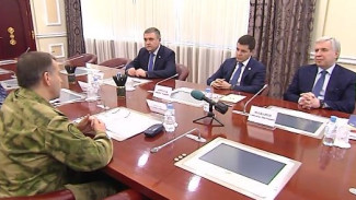 Губернатор Ямала обсудил с командующим Уральским округом Росгвардии вопросы безопасности