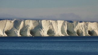 В Антарктиде проснулся айсберг-гигант размером с два Санкт-Петербурга