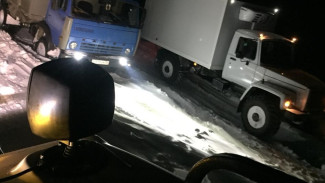 На Ямале в снежный плен попали 18 авто
