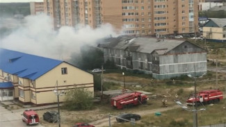 В Новом Уренгое произошел пожар в двухэтажном доме