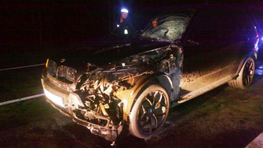 На трассе «Сургут - Салехард» водитель BMW X5 насмерть сбил пешехода