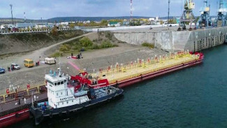 Мощь много-каратной  силы: в Якутии встретили 2 нефтеналивных танкера