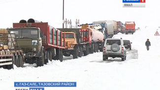 Ни пройти, ни проехать. Жители Тазовского устали от километровых пробок из большегрузов