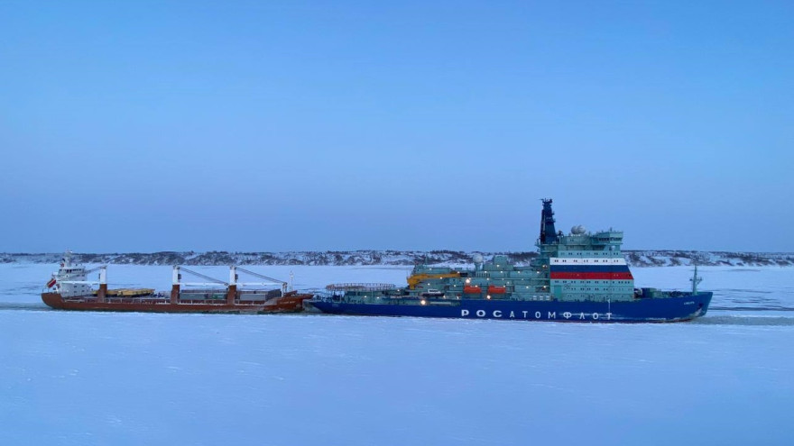 Атомный ледокол «Сибирь» впервые обеспечил проводку в акватории Енисея