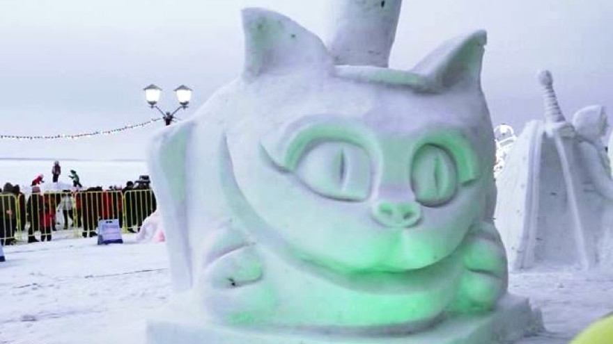 Печально для народа, удивительно для Арктики: фестиваль ледовых скульптур в Карелии растаял за неделю