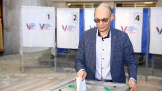 Главный профилактолог Ямала Сергей Токарев проголосовал на выборах президента