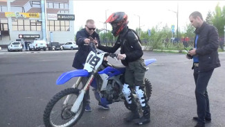 В Муравленко «скрытый патруль» поймал подростка на отцовском байке 