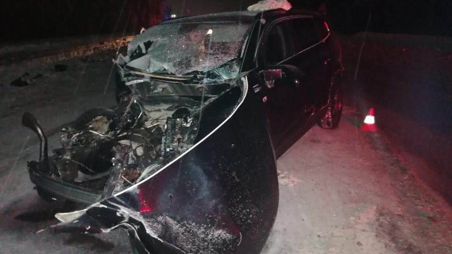 Машина вдребезги: в тройном ДТП с грузовиками в Югре пострадали двое ямальцев