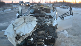 Столкновение с Уралом: на Ямале в страшной аварии погиб водитель BMW