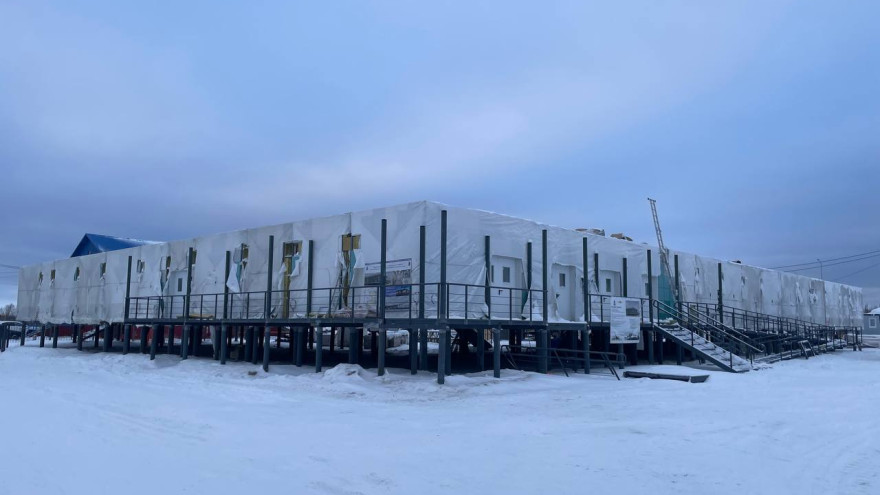 В поселке Уренгой строят современную поликлинику для взрослых и детей