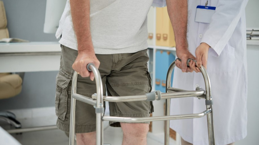 Робот Макс помогает ямальцам-участникам СВО получить реабилитационный сертификат за секунды