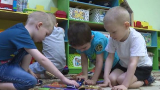 650 малышей ждут мест в детских садах: острый дефицит в Пуровском районе. Как помогают родителям